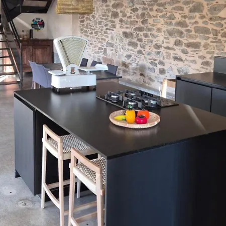 Casa de Férias Le Colombie Superbe Maison En Pierre Renovee